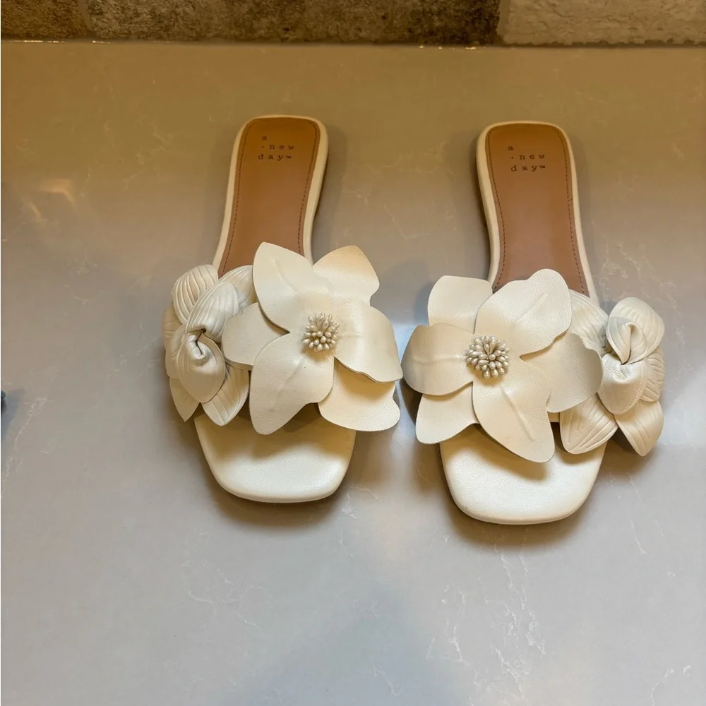 🌼 A New Day Cream Floral Slide Sandals – Size 6.5 - Picture 7 of 7